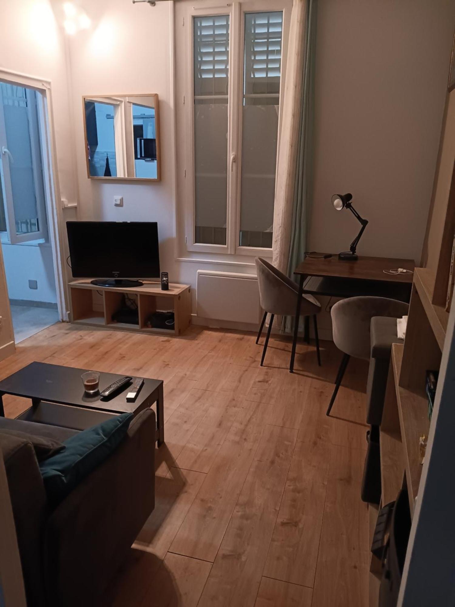 Appartamento Studio Au Pied De La Basilique Du Sacre Coeur Parigi Esterno foto